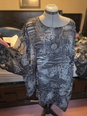 Women’s Oversized Sheer Animal-Print Top - Gray NWT 2x/3x